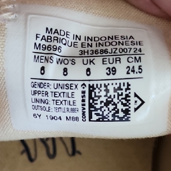 Converse Size 8 Unisex Sneakers - Made in Indonesia - Picture 3 of 7